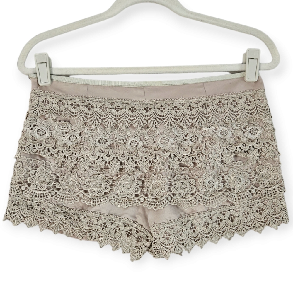 NWOT Sans Souci tan taupe lace tiered shorts Womens Small - Picture 2 of 5